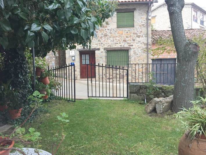 Casa rural para 7 personas, con Balcón y Terraza además de Jardín y Vistas en Gata 