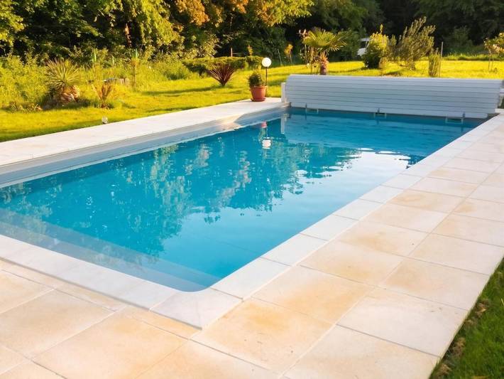 Location de vacances pour 10 personnes, avec Terrasse ainsi que Jardin et Piscine à Château-la-Vallière