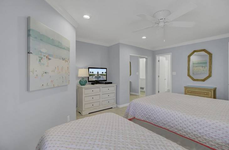 Vacation rental for 7 people, with pool and balcony in Wild Dunes