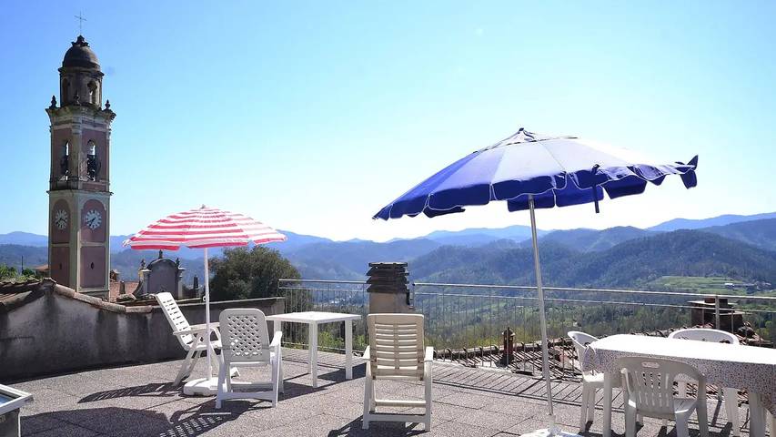 Location de vacances pour 3 personnes, avec terrasse dans Rio (Sesta Godano)