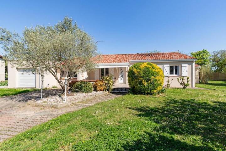 Location de vacances pour 5 personnes, avec terrasse et jardin à Plaisance-du-Touch