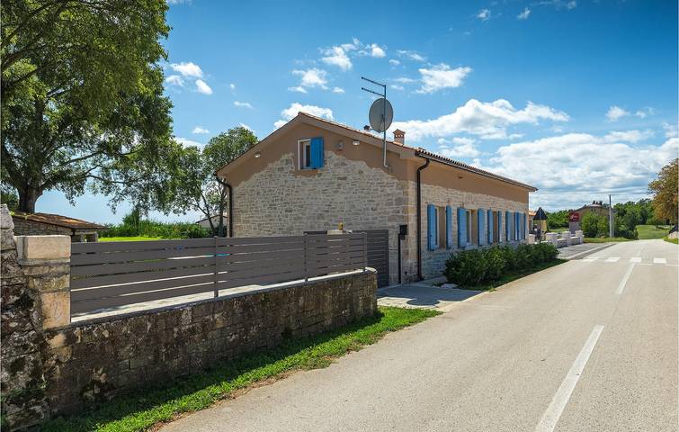 Location de vacances pour 10 personnes à Tinjan
