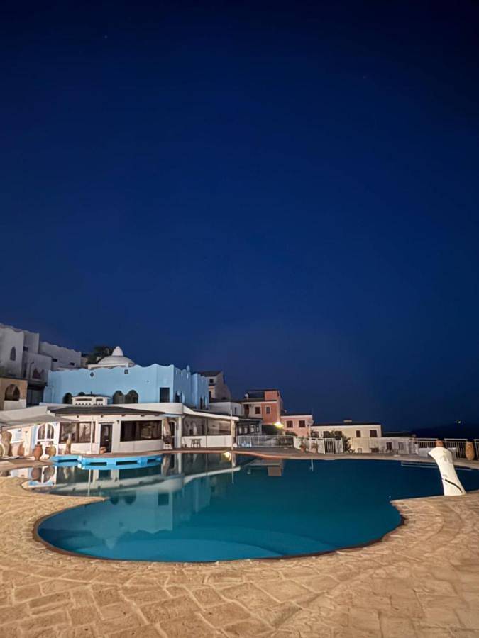 Hôtel pour 2 personnes, avec piscine ainsi que vue et jardin à Tempio Pausania - 4
