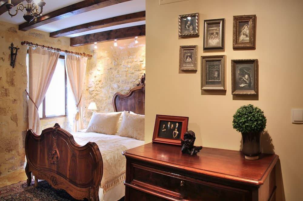 La Petite Maison: Fairytale Stay in Village Center in Beynac-et-Cazenac, Périgord Noir