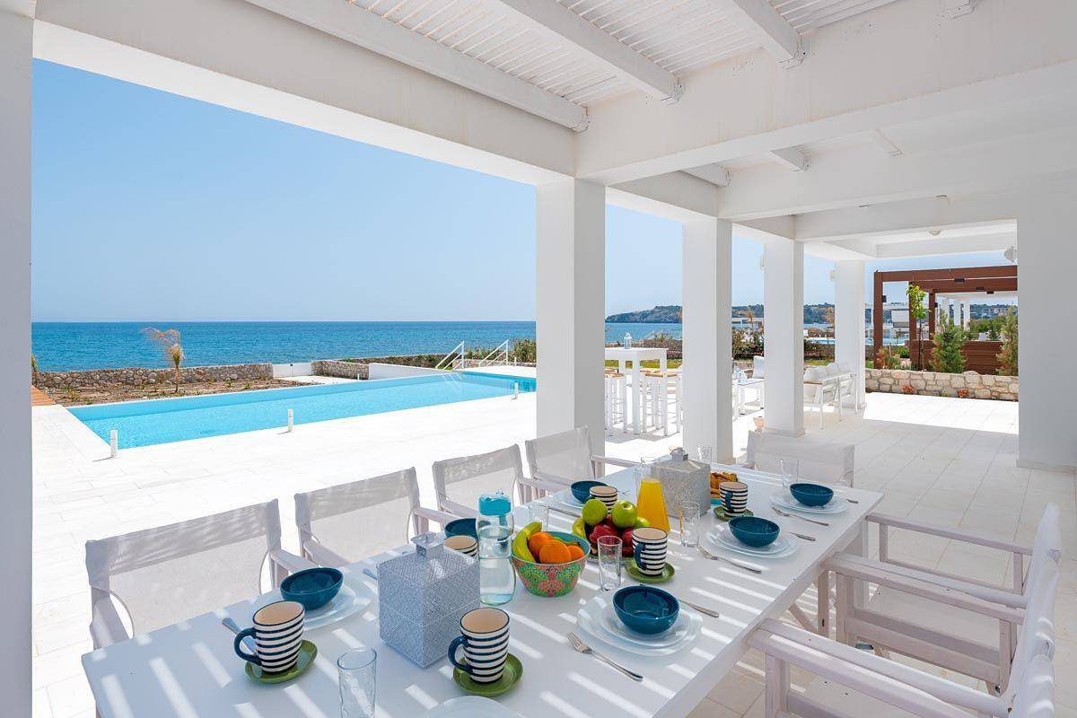 Appartement aan het strand met privé zwembad in Kolympia, Rhodos