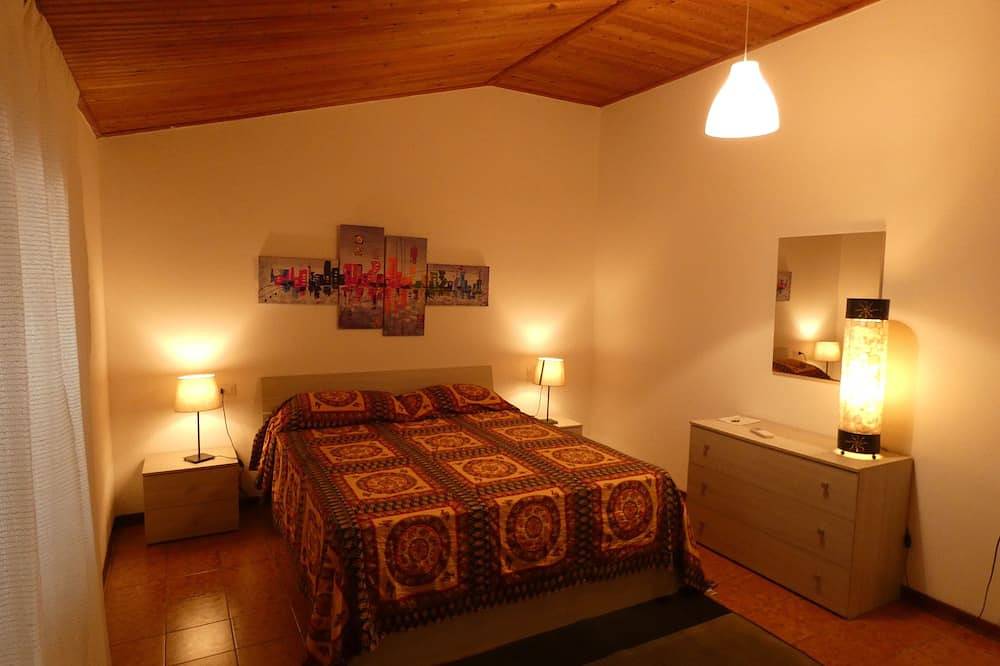 Entire apartment, A detached house in one of Italy's most beautiful villages, all to yourself in Santa Severina, Crotone Province