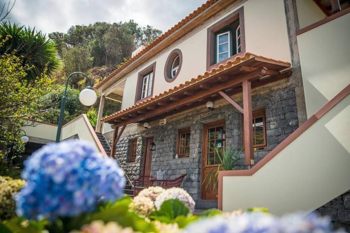 Location de vacances pour 8 personnes, avec jardin ainsi que vue et piscine à Porto da Cruz - 3