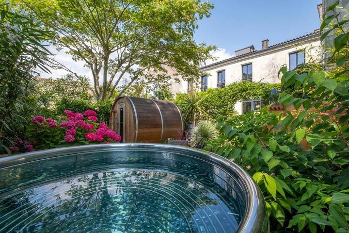 Gîte pour 8 personnes, avec sauna ainsi que jardin et jacuzzi à La Rochelle