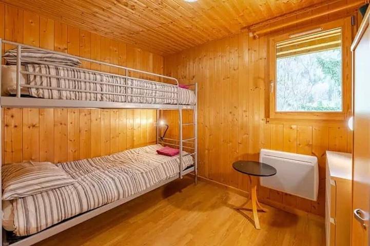 5 bedroom ski chalet in Portes du Soleil, sleeps up to 10, Free Wifi in Saint-Jean-d'Aulps, Les Portes du Soleil