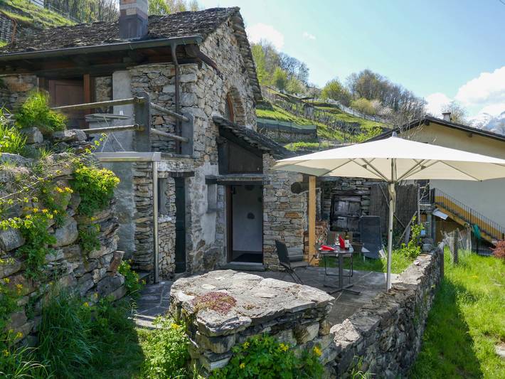 Vakantiehuis voor 2 personen, with Terras and Tuin as well as Uitzicht in Ticino