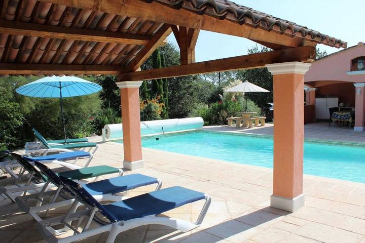 Maison d’hôte pour 2 personnes, avec Terrasse et Jardin ainsi que Piscine et Vue à Saint-Antonin-du-Var