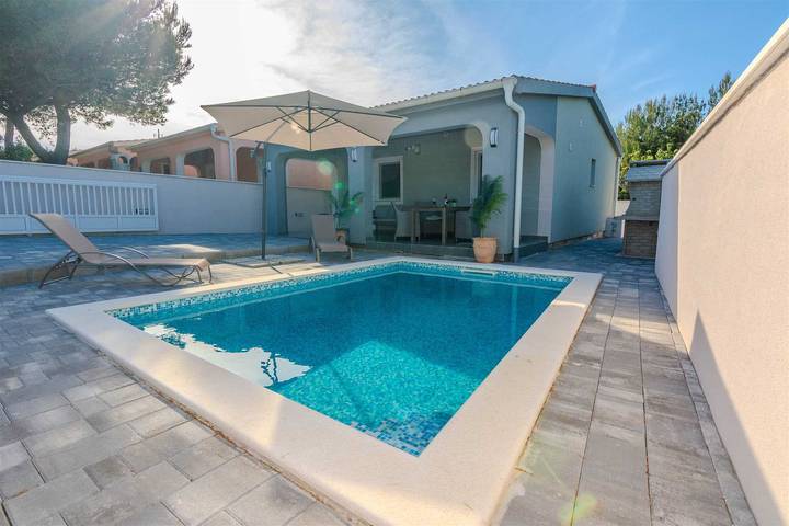 Ferienhaus für 5 Personen, mit Balkon/Terrasse und Pool sowie Terrasse, kinderfreundlich in Kroatien