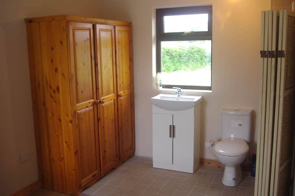 Ganze Wohnung, Zuflucht in der Landschaft auf Vorbergen von Sperrin Berge in Grafschaft Londonderry