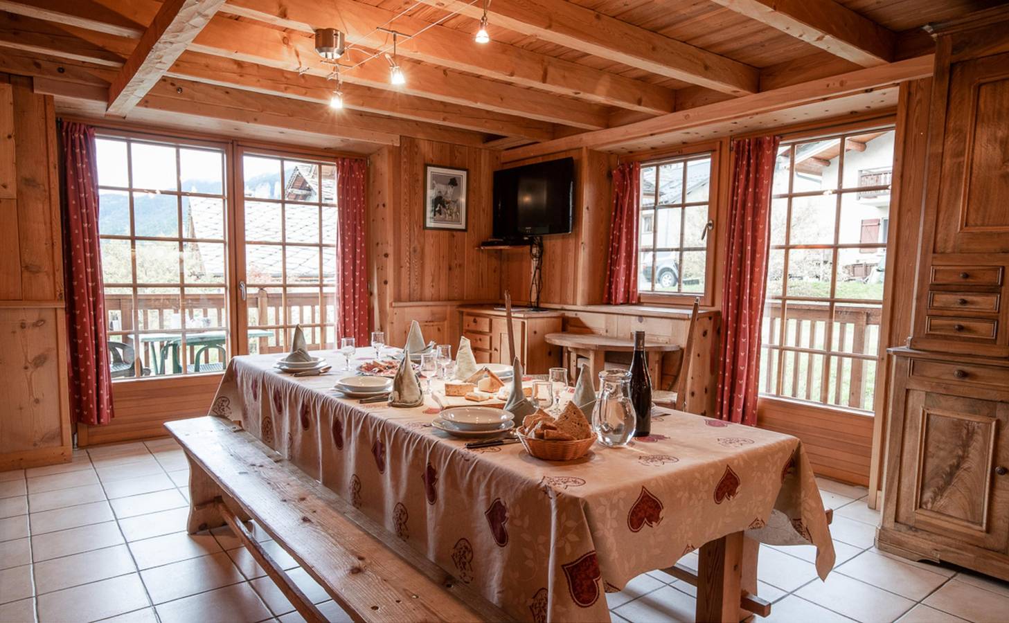 Appartement entier, Appartement "La Loza" avec vue sur les montagnes, balcon et Wi-Fi in Sollières-Sardières, Massif de la Vanoise