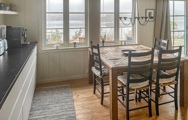 Ferienhaus für 8 Personen mit Garten in Lindesnes
