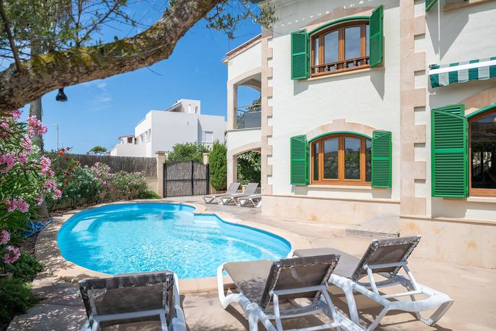 Ferienhaus für 9 Personen, mit Balkon und Garten in Sa Ràpita