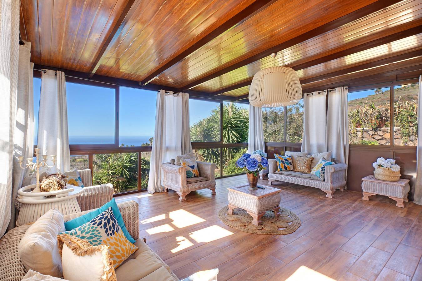 Holiday Home 'Casa El Retiro' with Sea View, Wi-Fi and Air Conditioning in El Jesús, Tijarafe