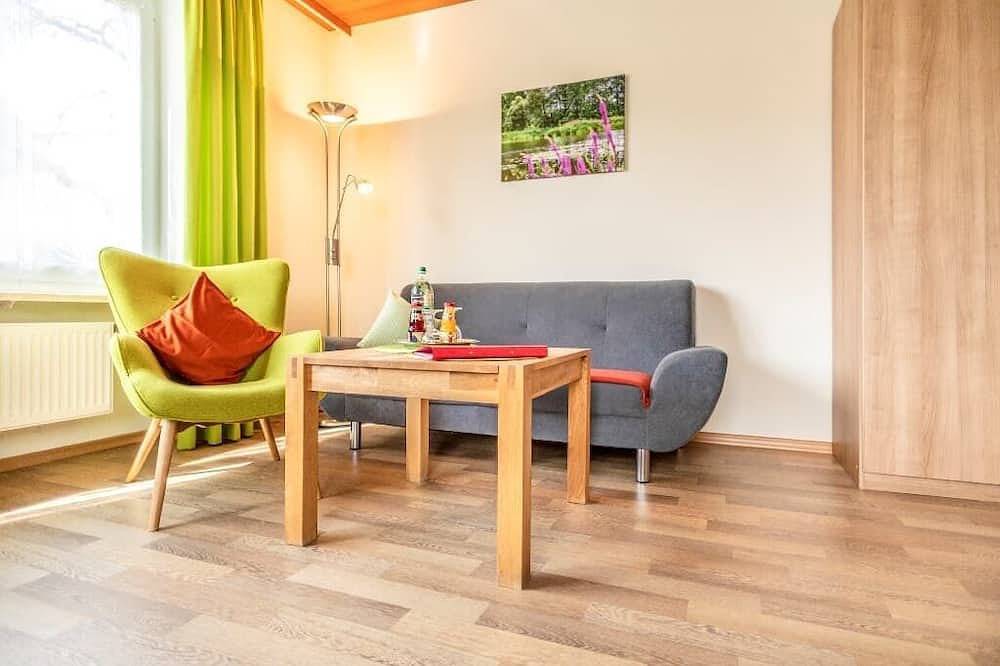 Ganze Wohnung, 3-Sterne Ferienwohnung Naabhofblick mit gemütlicher Leseecke und Blick zur Naab in Burglengenfeld, Ostbayern