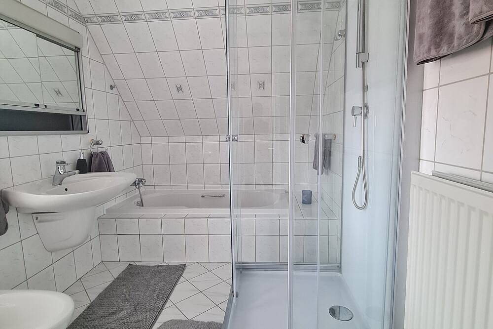 Ganze Wohnung, Grosse 4 Personen Wohnung mit Parkplatz, in ruhiger Lage in Hagen im Bremischen, Südliches Cuxland