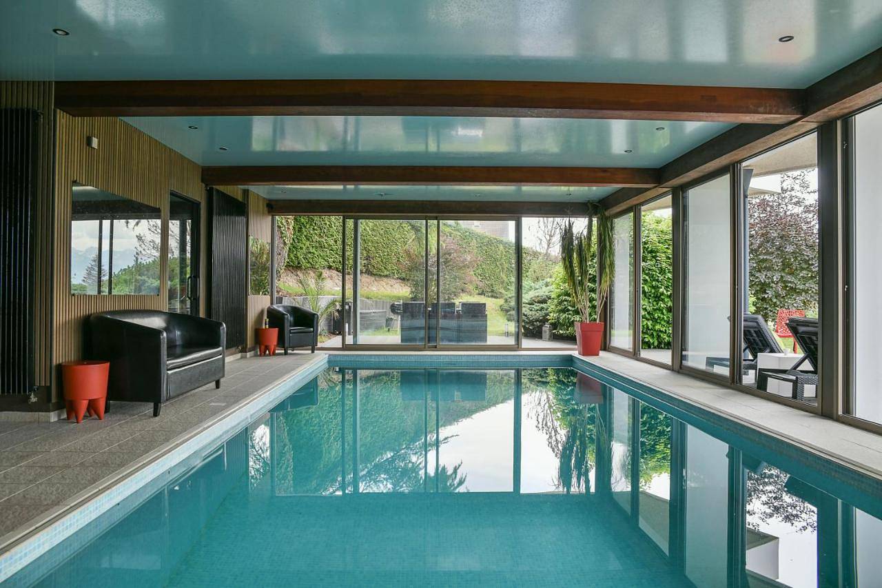 Superbe villa avec piscine intérieure, sauna, jacuzzi et salle de sport in Lucinges, Région de Saint-Julien-en-Genevois