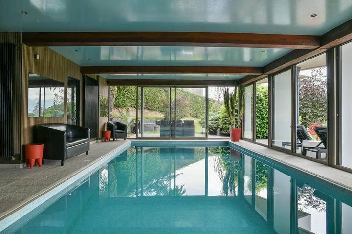 Location de vacances pour 10 personnes, avec Balcon et Jacuzzi ainsi que Terrasse et Jardin à Lucinges