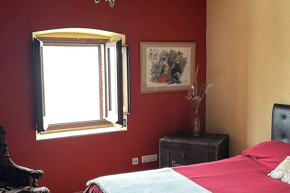 Mas du Xvii eme siècle, 1000m2, parking, wifi, swimming pool, outdoor jacuzzi, 18 pax in Cistella, Alt Empordà