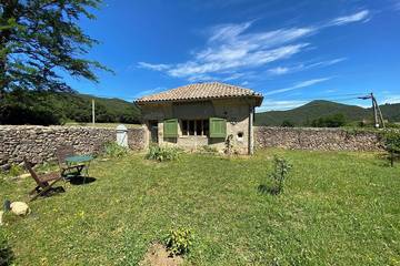 Gîte pour 2 personnes, avec jardin à Soudorgues