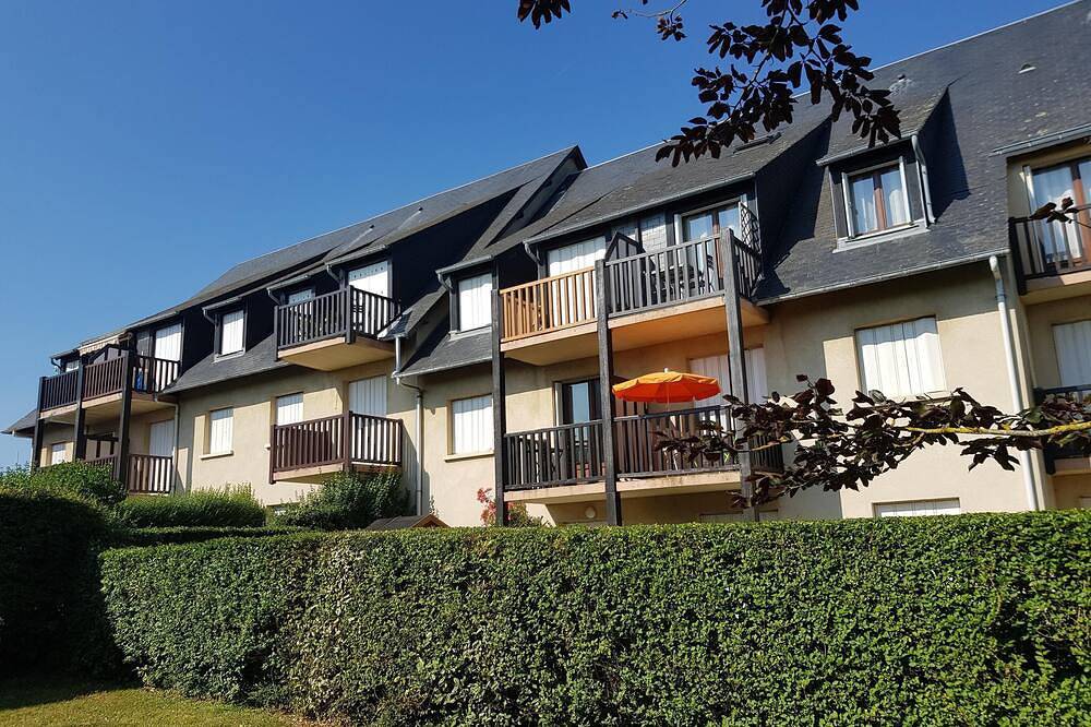 Entire apartment, Apartment T3 Duplex direct access to the beach and sea view from the balcony in Blonville-sur-Mer, Lisieux region