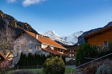 Chalet für 8 Personen, mit Sauna und Pool sowie Garten im Berner Oberland