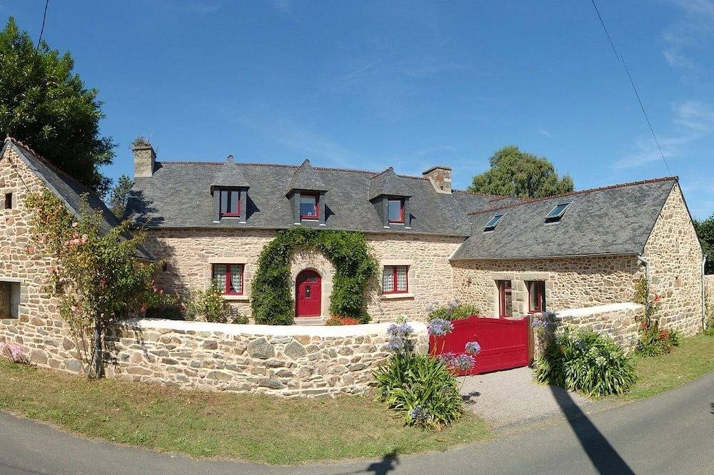 Cottage Close To The Sea. Pets allowed, ideal for families in Lézardrieux, Pink Granite Coast