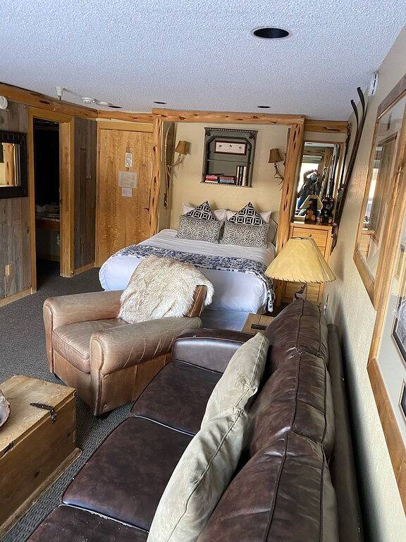 Vacation rental for 4 people, with sauna and hot tub as well as terrace and pool in Colorado