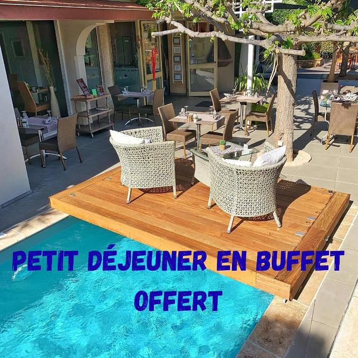 Hôtel pour 4 personnes, avec sauna et jacuzzi ainsi que piscine et jardin