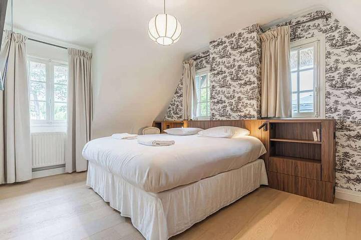 Luxueuse Maison 4 Chambres avec Piscine in Tourgéville, Region de Lisieux
