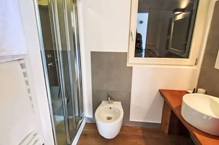 Wunderbares alleinstehendes Ferienhaus für 3 Leute mit  W-Lan, Tv, Innenhof und Haustiere erlaubt in Mezzolago, Ledro