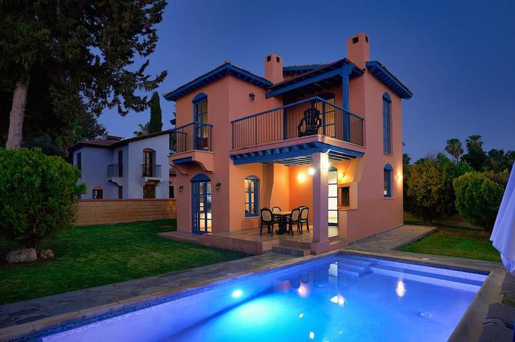 Vacation rental for 7 people, with yard in South Cyprus