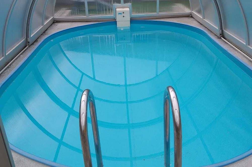 Vacation home with private heated pool in Rietz-Neuendorf, Oder - Spree region