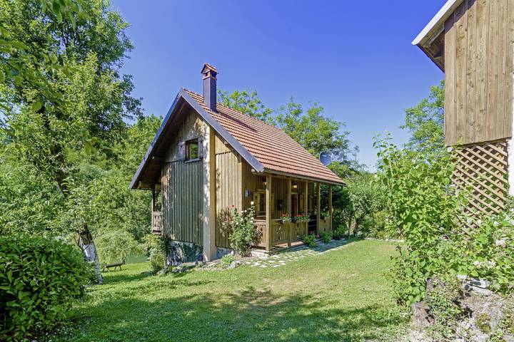 Ferienhaus für 4 Personen, mit Balkon/Terrasse und Garten in Delnice