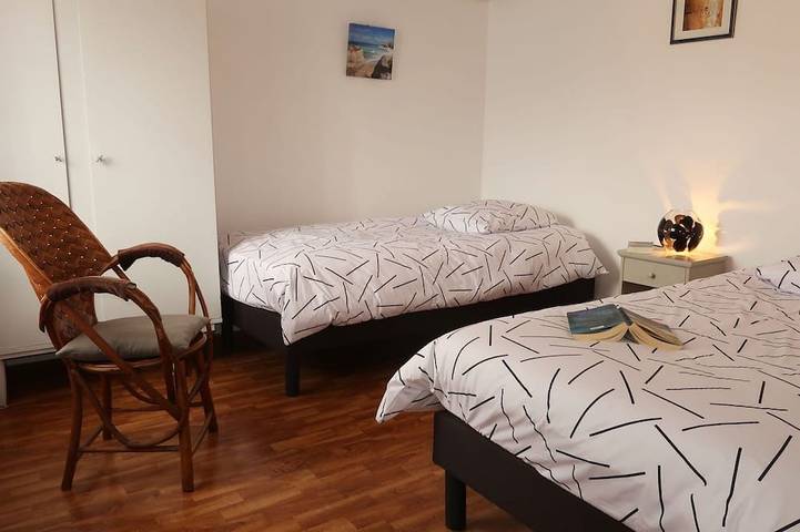 Location de vacances pour 2 personnes, animaux acceptés à Plounévez-Lochrist - 4