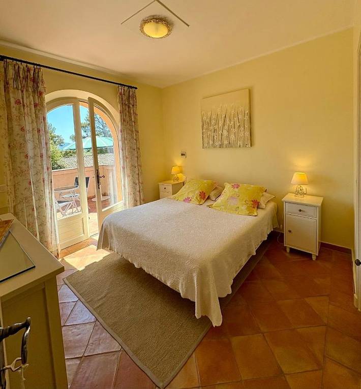 Chambre d’hôte pour 2 personnes, avec vue ainsi que jardin et terrasse à Grimaud - 2