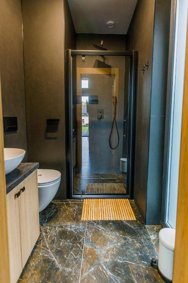 Parc de vacances pour 6 personnes, avec sauna et vue ainsi que piscine et terrasse dans Radawa - 4