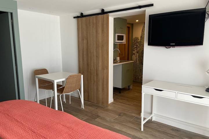 Entire apartment, Studio in Seguret. Lisanathis in Séguret, Vaucluse