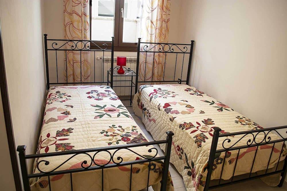 Entire apartment, Apulia Salento Santa Maria Di Leuca Villetta Vedusella With Terrace Overlooking The Sea in Leuca, Castrignano del Capo