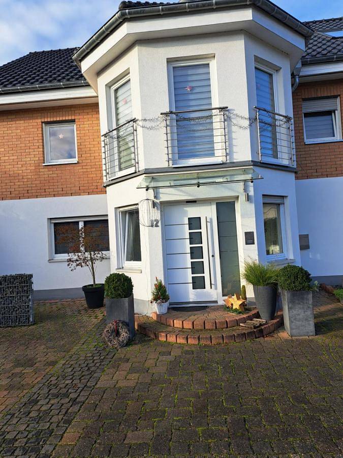 Ferienwohnung für 4 Personen, mit Ausblick und Terrasse in Birresborn - 2