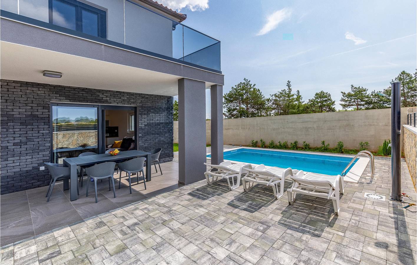 Charmante 130 m² große Wohnung mit Pool, Terrasse und WLAN in der Nähe des Stadtzentrums von Sisan in Pula, Südküste Istrien