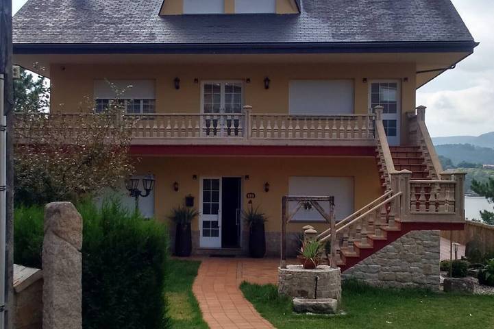 Apartamento para 4 personas, con balcón y jardín, Se admiten mascotas en Rianjo