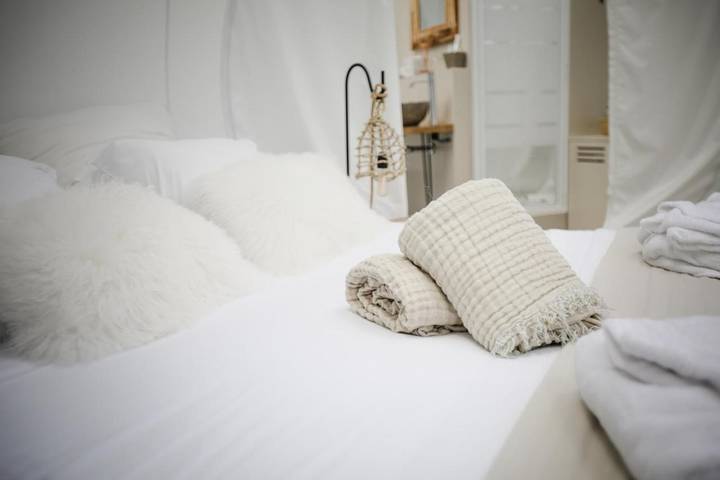 Location de vacances pour 2 personnes, avec jacuzzi ainsi que piscine et jardin à Sallebœuf - 4