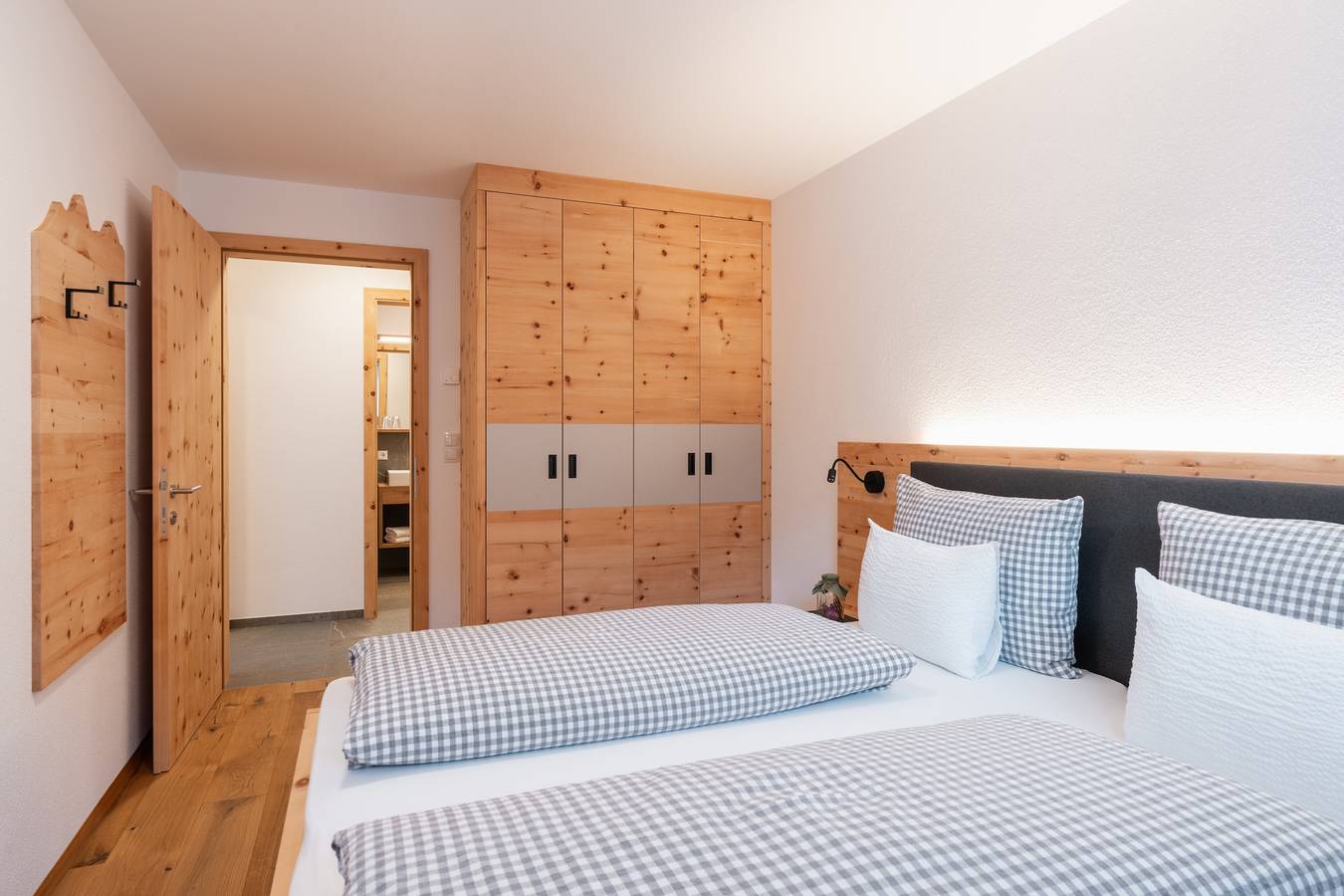 Ganze Wohnung, Ferienwohnung 'Huberhof Edelweiss' mit Bergblick, privater Terrasse und Wi-Fi in Gais, Kronplatz
