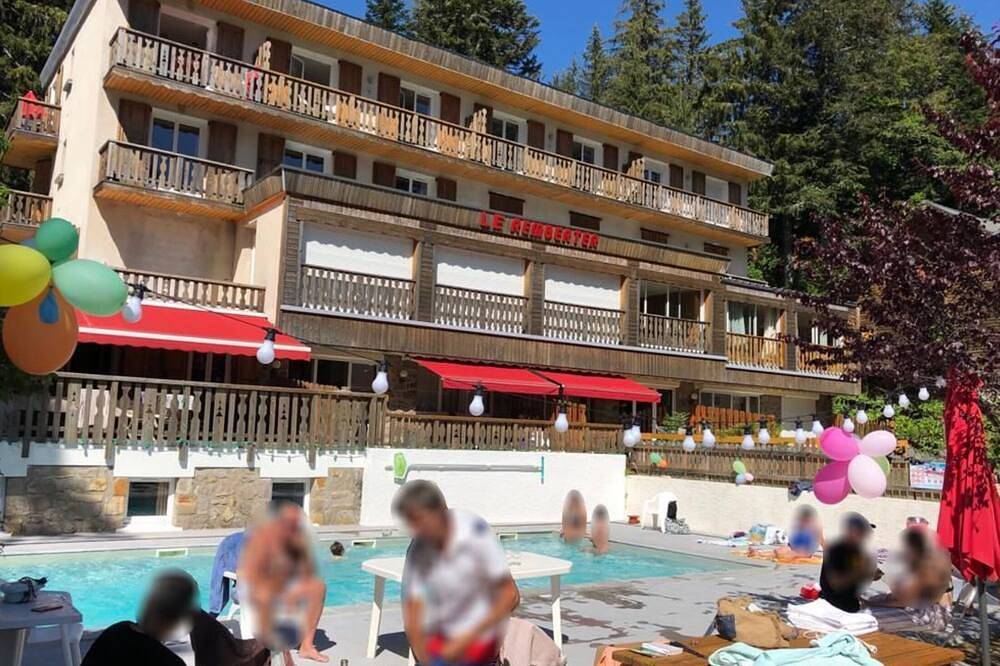 Appartement entier, Appartement T2 cœur station avec piscine chauffée - Le Lioran in Le Lioran, Laveissière