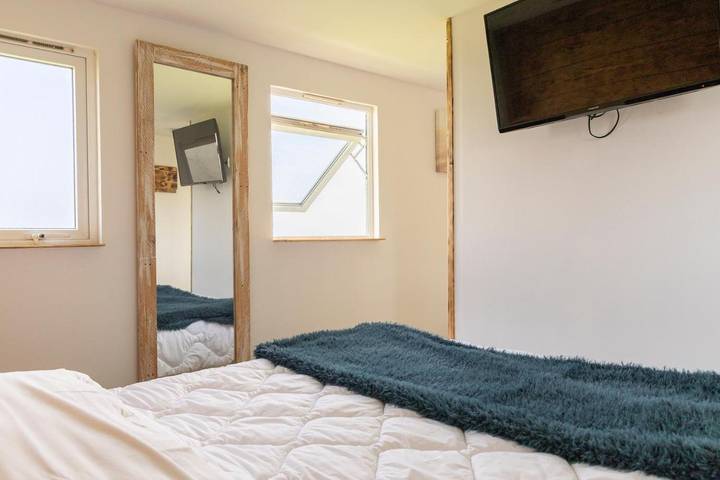 Location de vacances pour 2 personnes, avec Jacuzzi et Terrasse ainsi que Jardin et Piscine à Fiennes (homonymie)