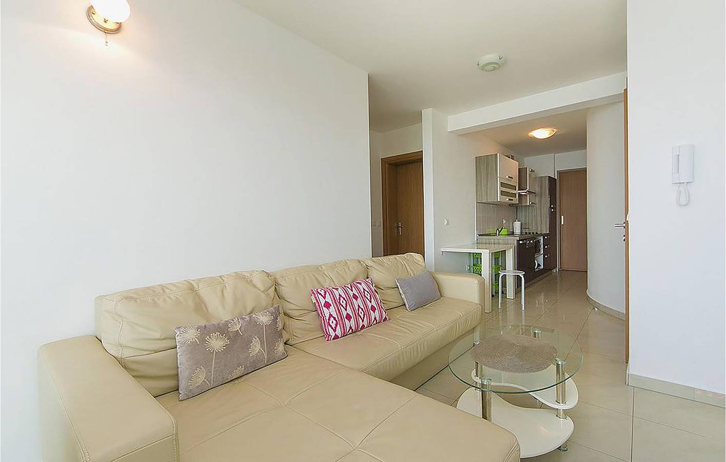 Ganze Ferienwohnung, Gemütlich, 2,5 km vom Strand entfernt: Apartment mit Meerblick, Terrasse und Annehmlichkeiten in Brela, Makarska Riviera